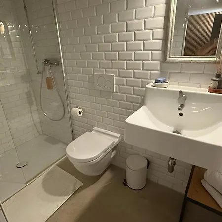 Martine's Cosy Guestroom With Private Bath Near Montreux Quarto em Acomodações Particulares La Tour-de-Peilz