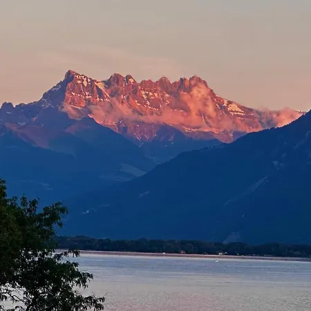 Martine's Cosy Guestroom With Private Bath Near Montreux *