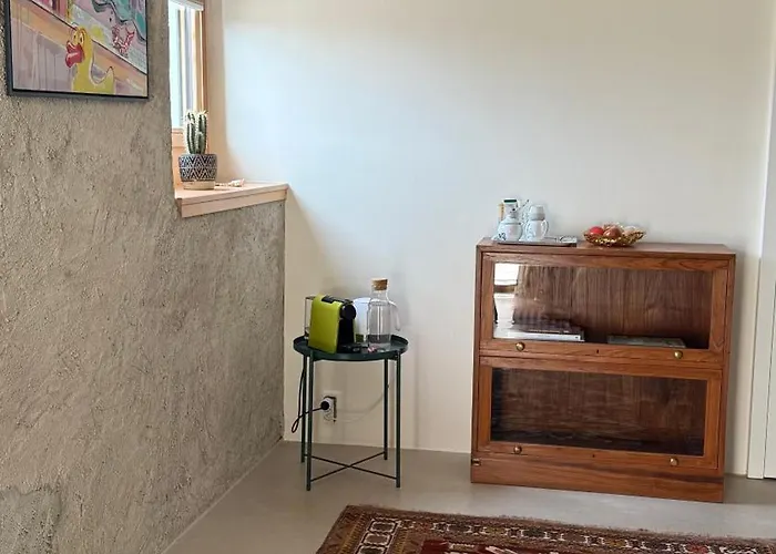 Martine's Cosy Guestroom With Private Bath Near Montreux *