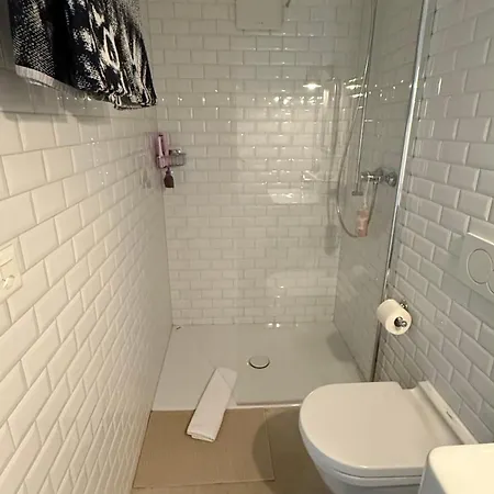 Martine's Cosy Guestroom With Private Bath Near Montreux *